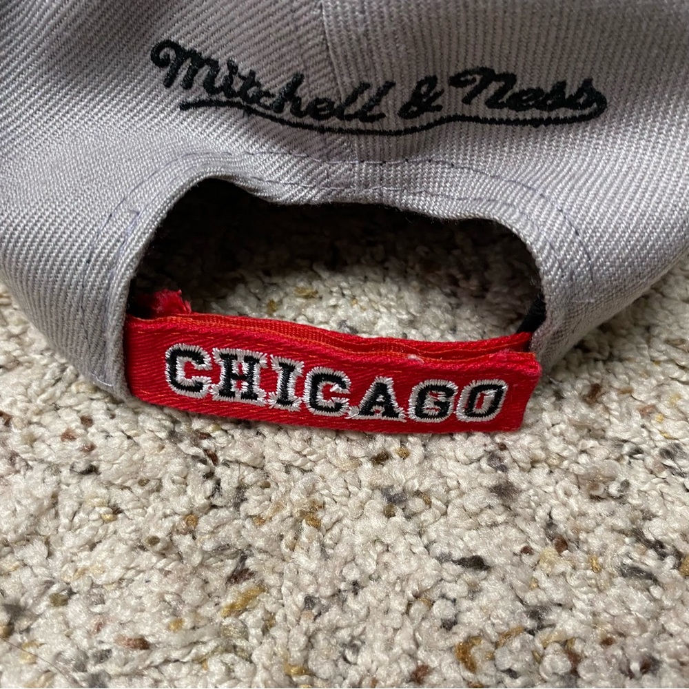 Mitchell & Ness Chicago Bulls snapback hat cap gray red NBA basketball - Picture 4 of 9